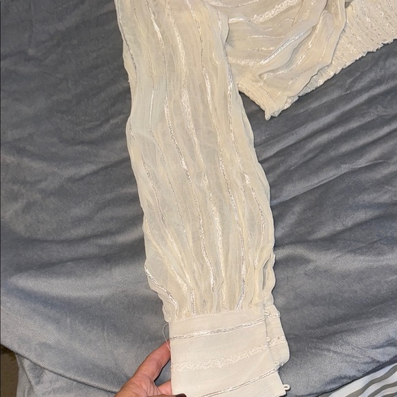 Cropped Long Sleeve Flowy Blouse - Picture 3 of 6